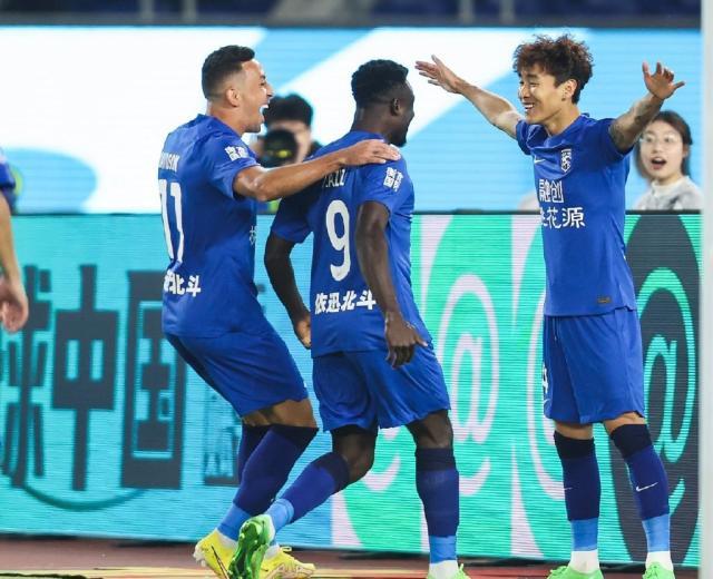 半岛体育官网-解禁复出首次首发梅开二度 国足需要这样的韦世豪