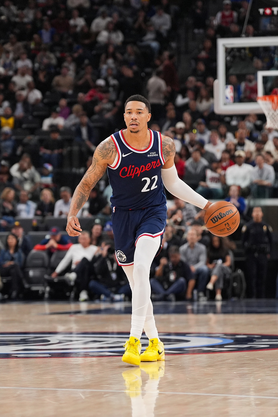 半岛体育官网-哈登:我会帮乔丹·米勒&桑德斯处于成功位置 但功劳是他们自己的