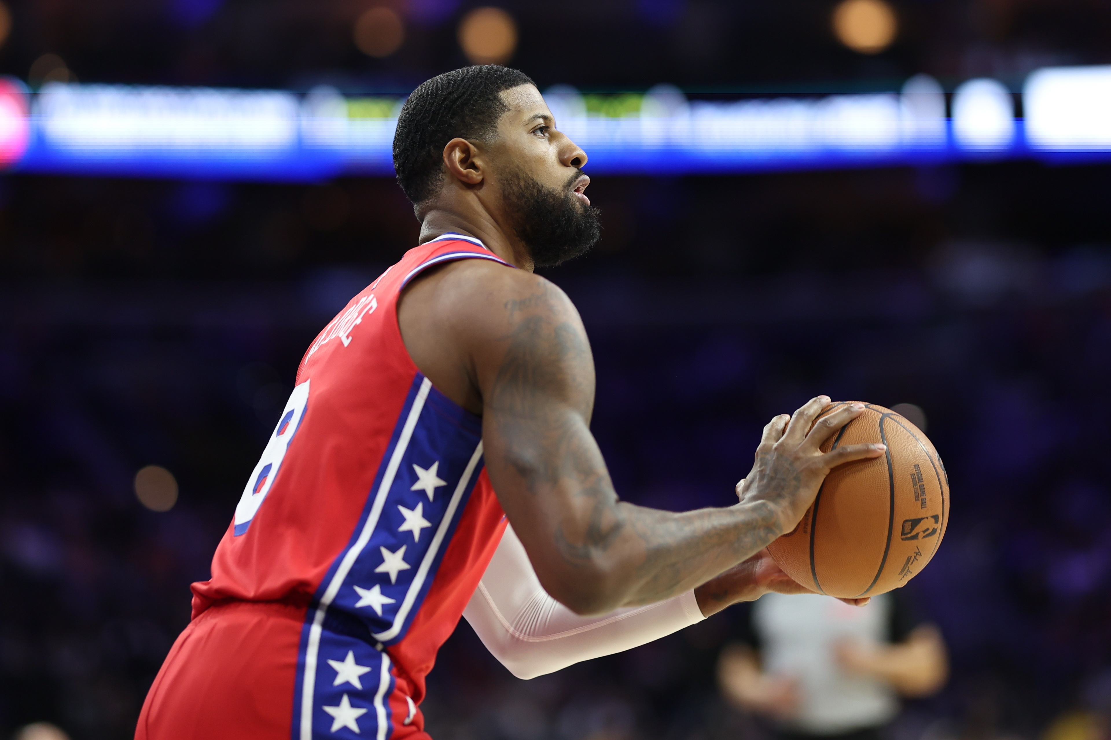 半岛体育官网-场均15.9分5.2板!76人迎战步行者 乔治因左膝伤病管理缺阵