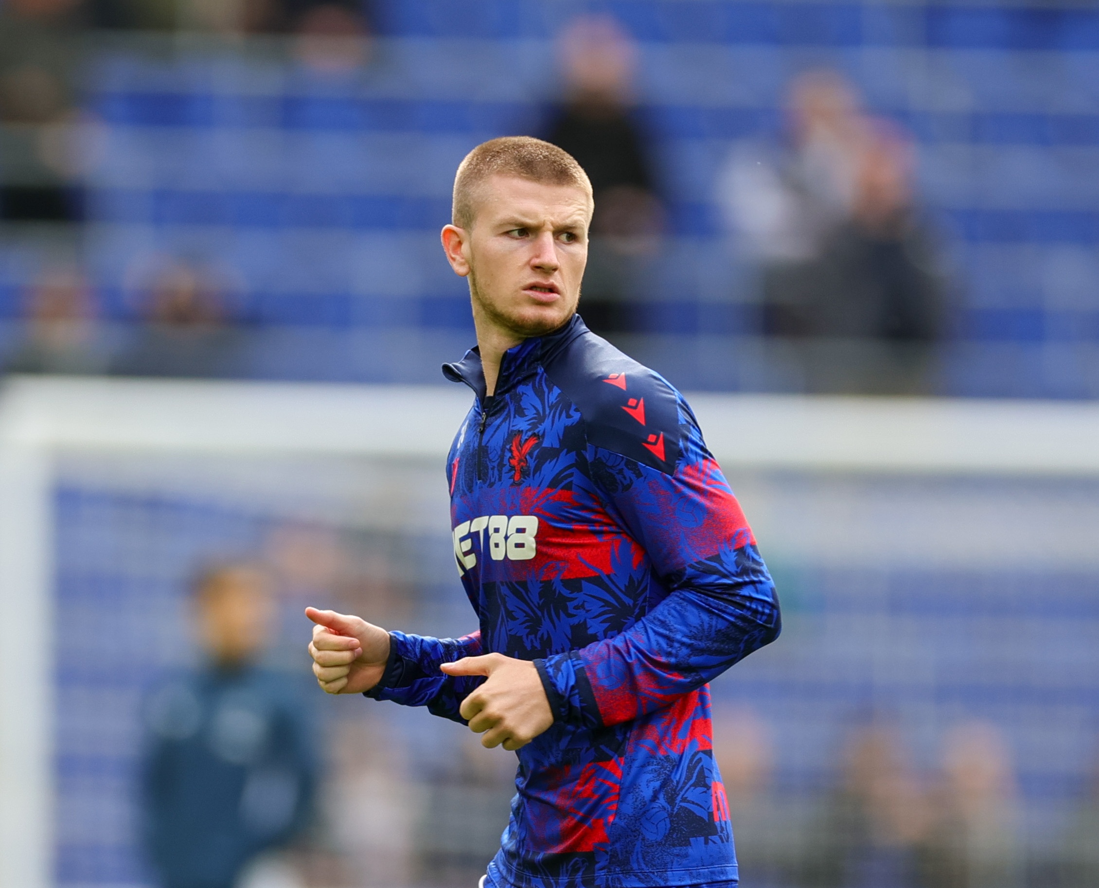 半岛体育-布朗：曼联应该买亚当·沃顿，他与梅努能组成顶级中场组合